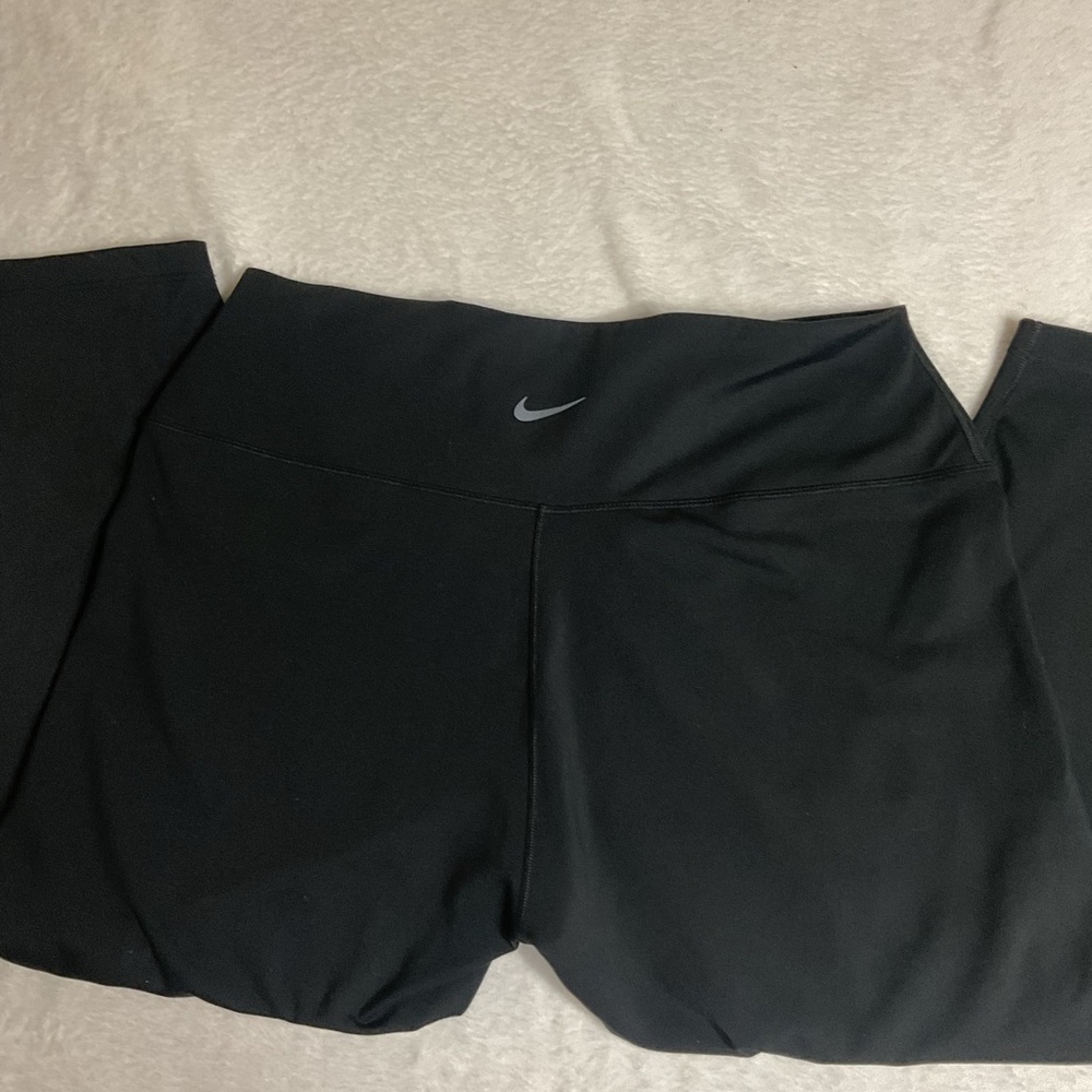 Nike Dri-Fit womens size medium black Power High Rise Capri Leggings - Picture 4 of 9